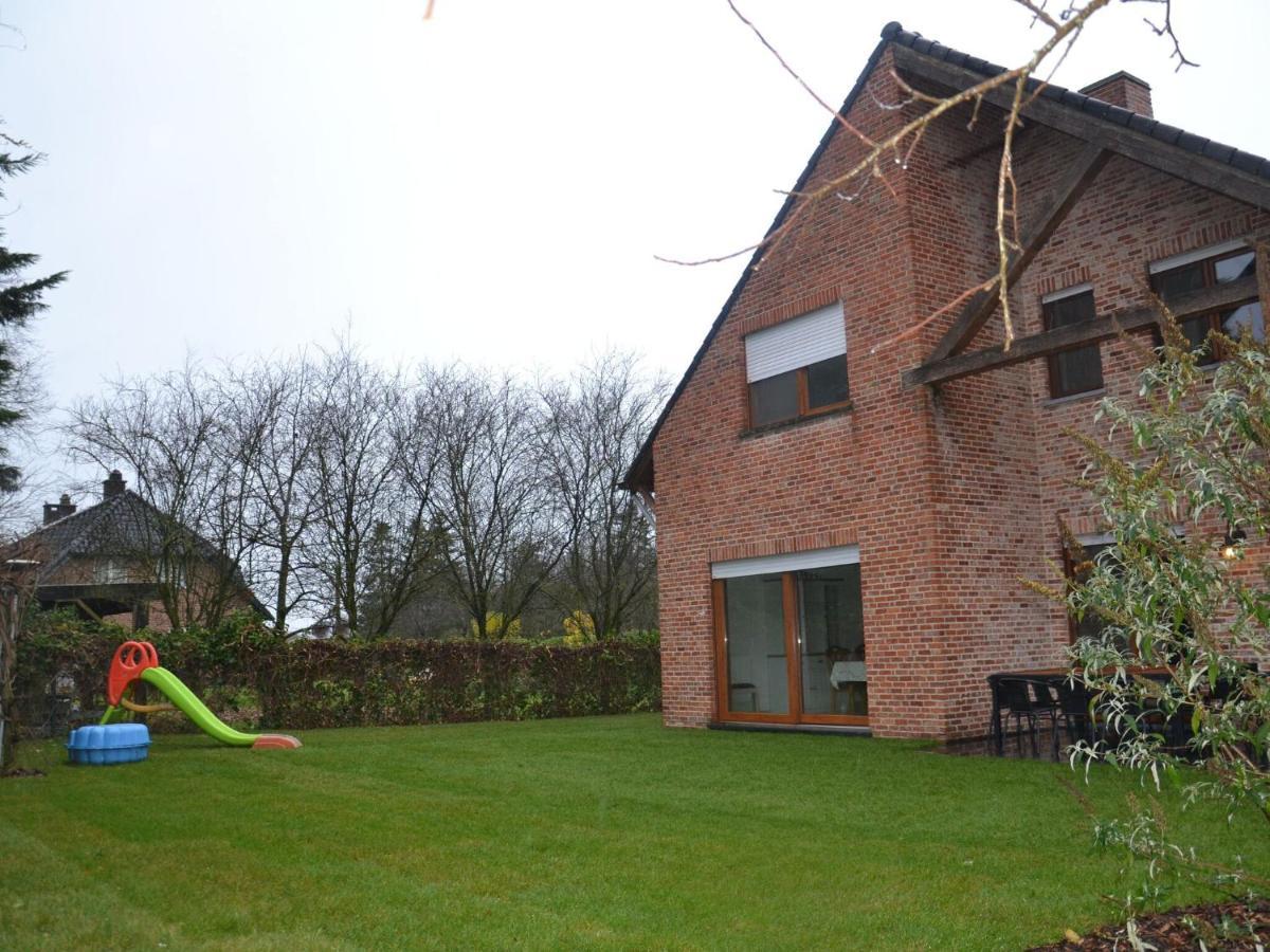 Welcoming Villa In Puivelde With Terrace Garden Barbeque Eksteriør bilde